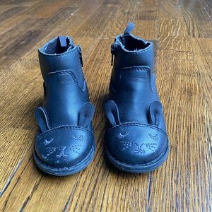 OLD NAVY BLACK BOOTIE SIZE 6 BABY